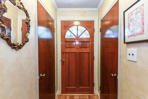 51 Pickwick Rd, Marblehead, MA 01945 photo 2