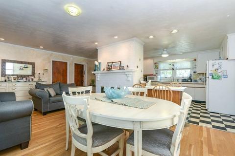 51 Pickwick Rd, Marblehead, MA 01945 photo 4