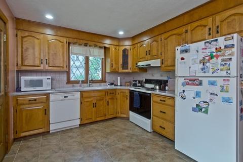 42 Rollins St, Springfield, MA 01109 photo 3