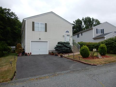 93 Apple Creek Ln, Fall River, MA 02720 photo 1
