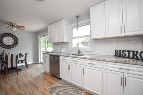 10 Pinebrook Dr, Easthampton, MA 01027 photo 1