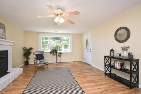10 Pinebrook Dr, Easthampton, MA 01027 photo 8