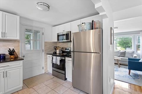 49 Acushnet Ave, Worcester, MA 01606 photo 4