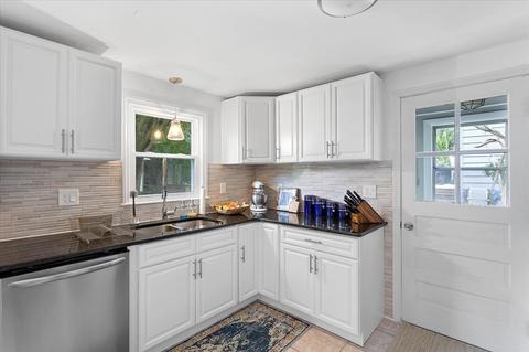 49 Acushnet Ave, Worcester, MA 01606 photo 10