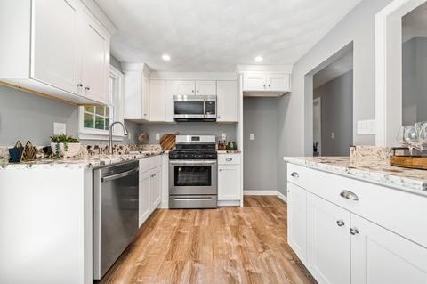 34 Cape Cod Ln, Hanover, MA 02339 photo 11