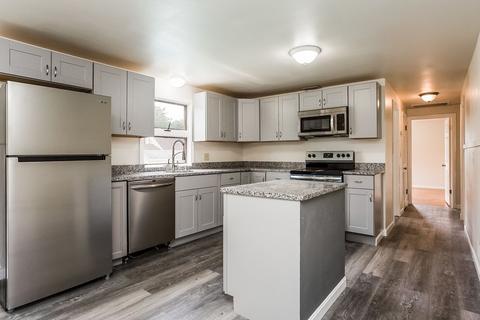 8 Bonneta Cir, Chicopee, MA 01020 photo 4