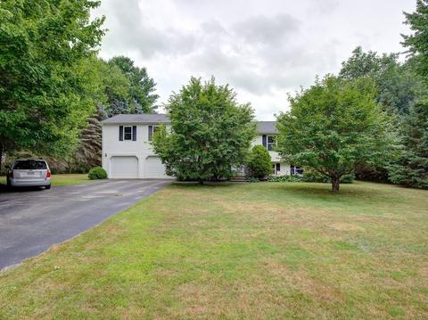 4 Colonial Rd, Douglas, MA 01516 photo 2