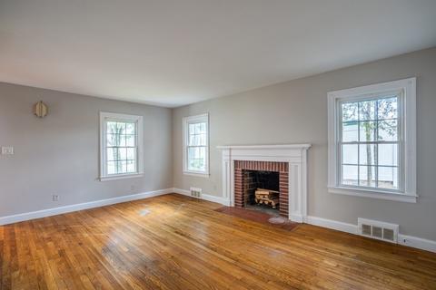 15 Lucerne Rd, Springfield, MA 01119 photo 3