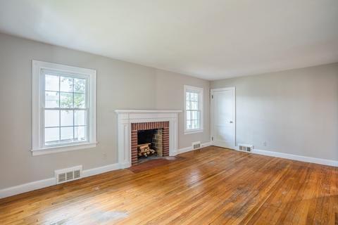15 Lucerne Rd, Springfield, MA 01119 photo 4