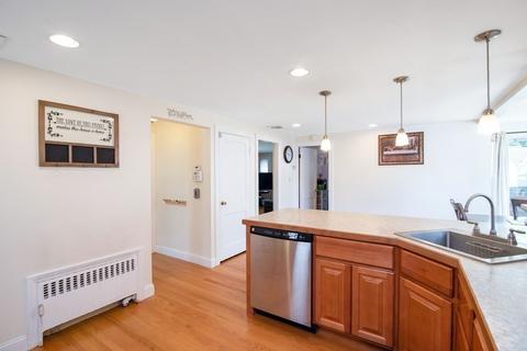 106 Gillette Cir, Springfield, MA 01118 photo 5
