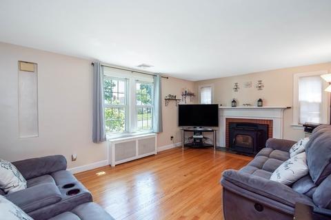 106 Gillette Cir, Springfield, MA 01118 photo 10