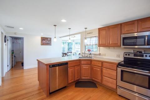 106 Gillette Cir, Springfield, MA 01118 photo 3