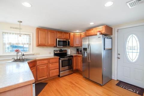 106 Gillette Cir, Springfield, MA 01118 photo 4