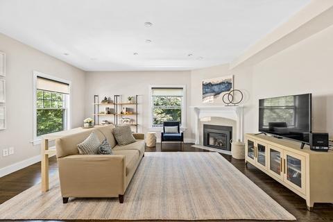 76 Sewall Ave #B, Brookline, MA 02446 photo 2