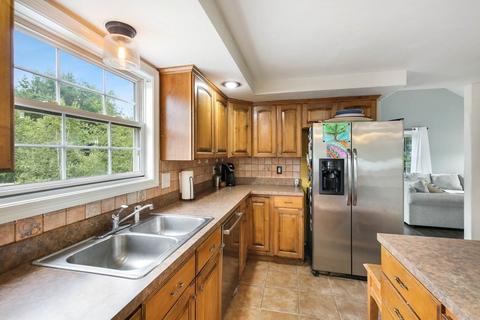 9 Eric Way, Dudley, MA 01571 photo 12