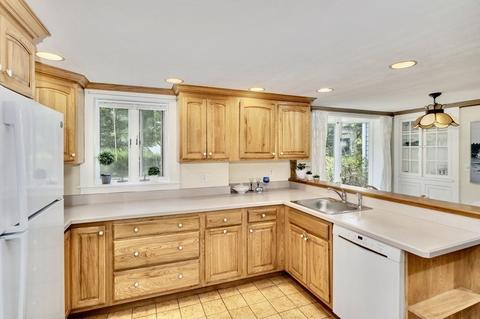 75 Old Phinneys Ln, Barnstable, MA 02630 photo 8