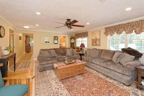 25 Edward Rd, Mendon, MA 01756 photo 4