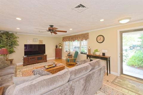 25 Edward Rd, Mendon, MA 01756 photo 3