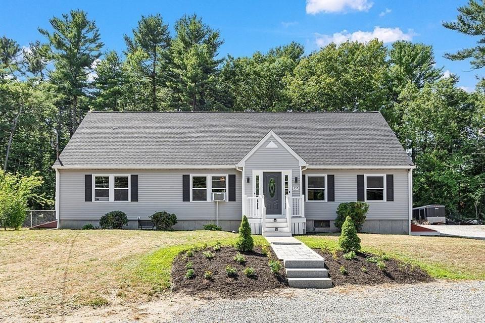 257 Center St, Pembroke, MA 02359 41 Photos MLS 73019997 Movoto