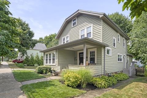 44 Broadway, Stoneham, MA 02180 photo 1