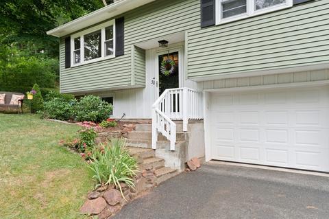 30 Skyridge Dr, Springfield, MA 01128 photo 2