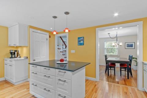 18 Mohawk Dr, Acton, MA 01720 photo 4