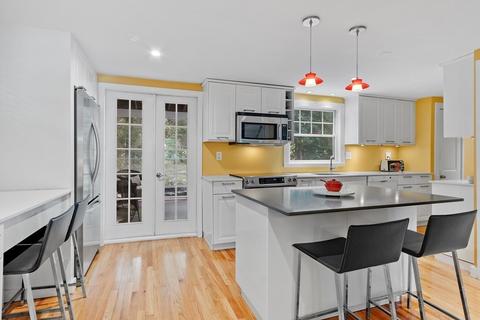 18 Mohawk Dr, Acton, MA 01720 photo 2