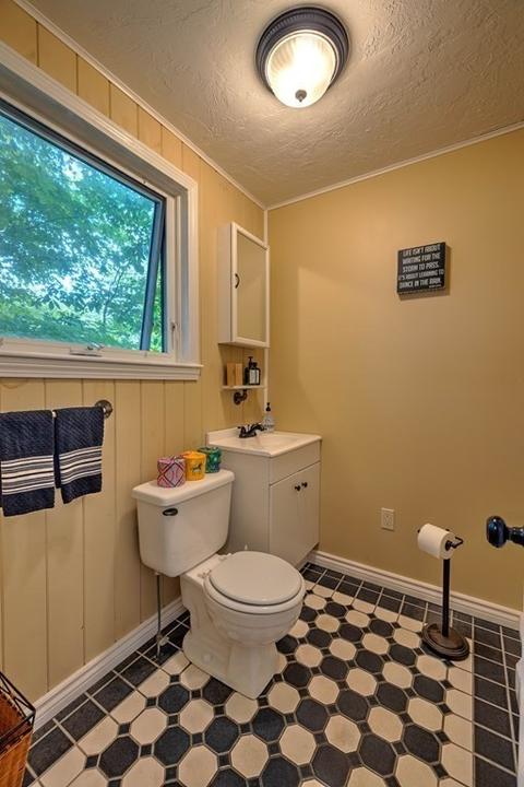 27 Wayne St, Worcester, MA 01603 photo 11