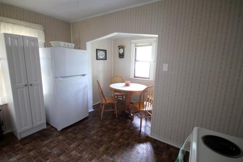 22 Bentley St, Springfield, MA 01108 photo 4