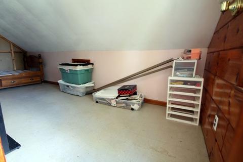 22 Bentley St, Springfield, MA 01108 photo 9