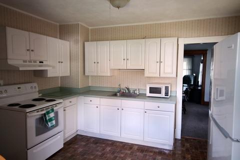 22 Bentley St, Springfield, MA 01108 photo 3