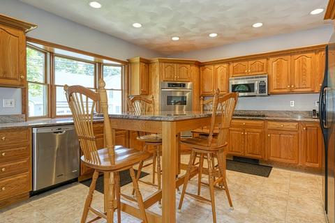 105 John St, Reading, MA 01867 photo 7