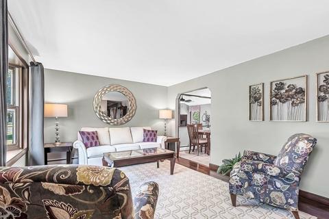 97 Garvey Dr, Springfield, MA 01109 photo 4