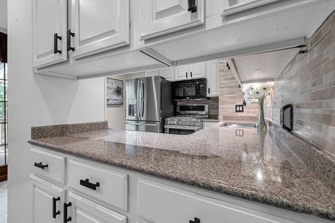 97 Garvey Dr, Springfield, MA 01109 photo 8