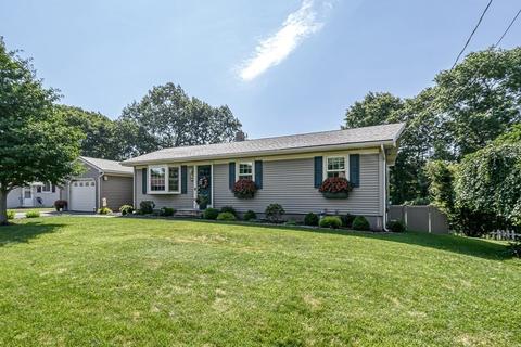 97 Garvey Dr, Springfield, MA 01109 photo 1
