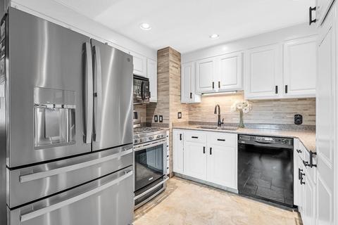 97 Garvey Dr, Springfield, MA 01109 photo 9