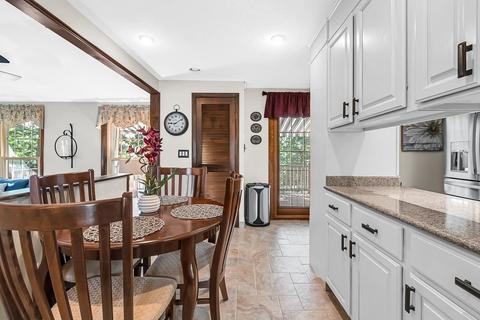 97 Garvey Dr, Springfield, MA 01109 photo 6