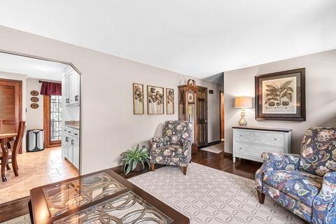 97 Garvey Dr, Springfield, MA 01109 photo 5