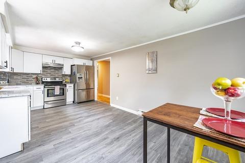 23 Victoria Dr, Webster, MA 01570 photo 10