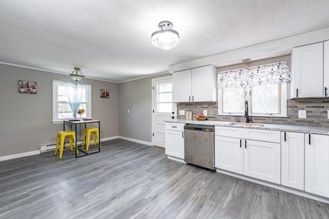 23 Victoria Dr, Webster, MA 01570 photo 9