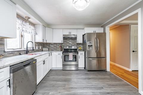 23 Victoria Dr, Webster, MA 01570 photo 8