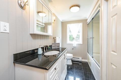 23 Victoria Dr, Webster, MA 01570 photo 11