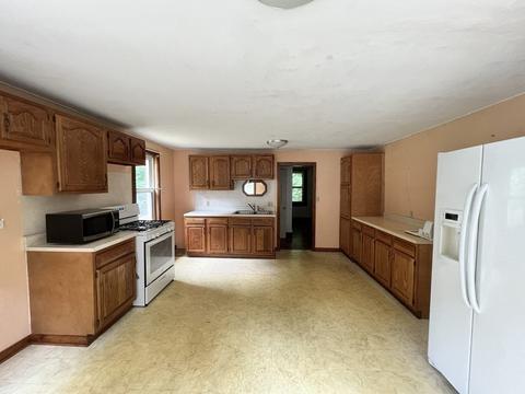 90 Wareham St, Middleboro, MA 02346 photo 5