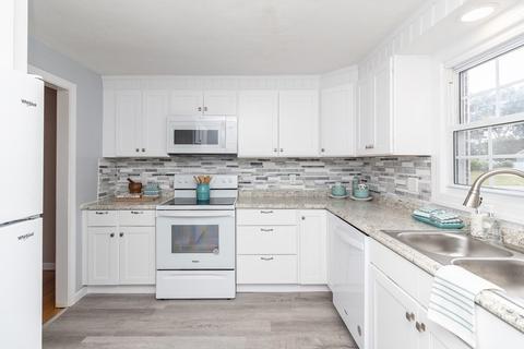 58 Sunnybrook Rd, Springfield, MA 01129 photo 4