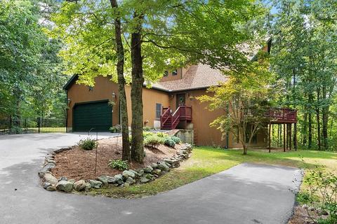 38 Pine St, Douglas, MA 01516 photo 2