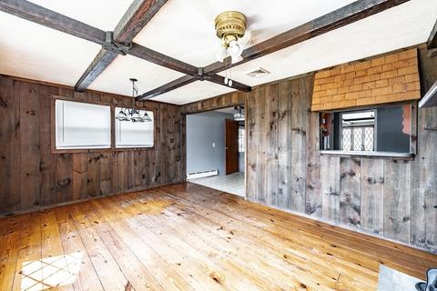 23 Hicks St, Springfield, MA 01104 photo 9