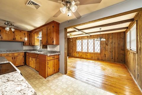 23 Hicks St, Springfield, MA 01104 photo 4