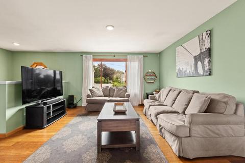 274 Hawthorne St, Fall River, MA 02724 photo 5