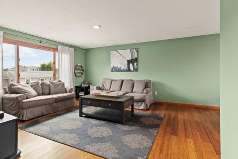 274 Hawthorne St, Fall River, MA 02724 photo 4
