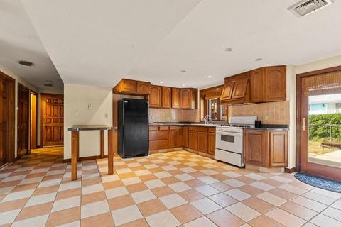 274 Hawthorne St, Fall River, MA 02724 photo 18